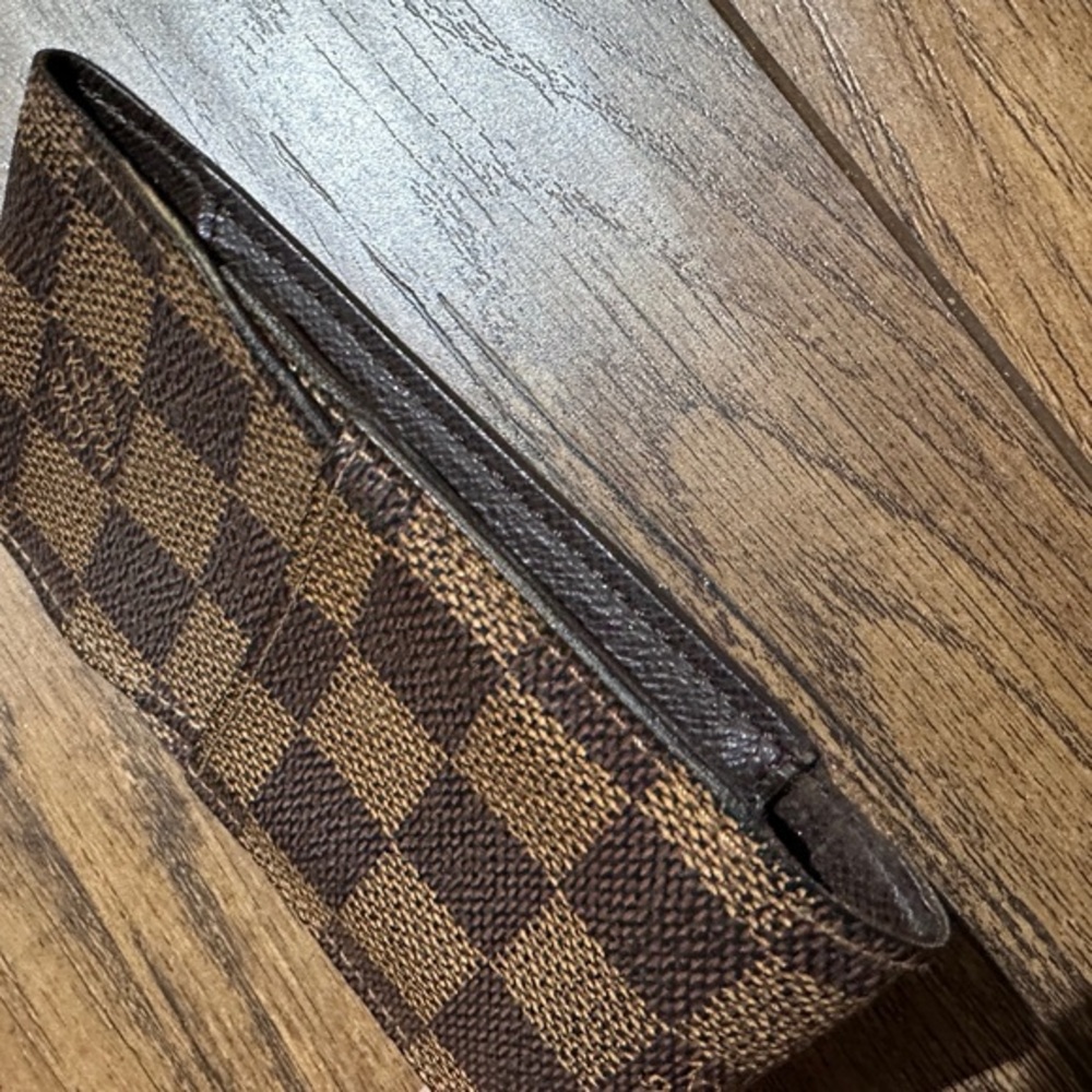 AUTHENTIC Louis Vuitton cosmetics case/phone case. - Picture 7 of 15
